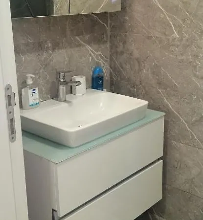 Appartement Exquisite 2 Bedroom In Express24